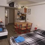 School Apartment - Your Unique Place In Prague By Metro Vysehrad